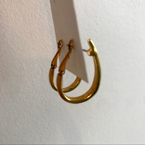 ⭐️ Vintage Hoop Earrings 🔆 - Picture 2 of 4